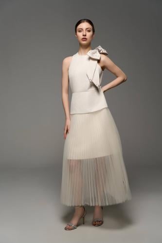 فستان بربطة على الكتف