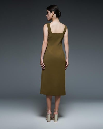 فستان مزين بالكريستال