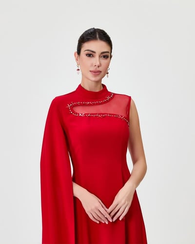 فستان أحمر غير متماثل