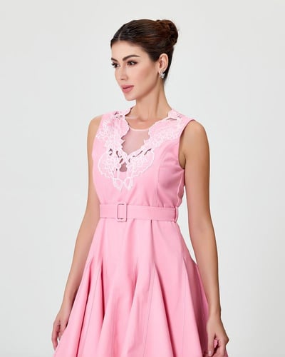 فستان وردي قصير