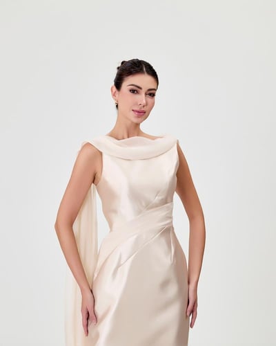 فستان بقصة وشاح فريد