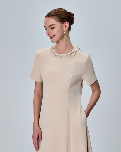 فستان مزين بالكريستال