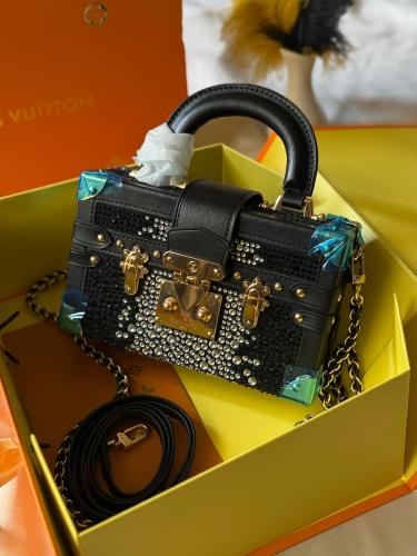 شنطة لويس فيتون