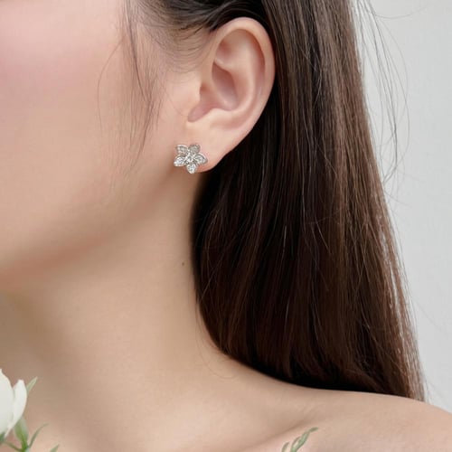 حلق ناعم شكل وردة | فضة عيار 925