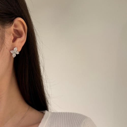 حلق نسائي وردة الباسكال فضة عيار 925