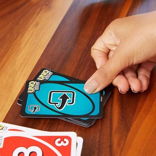 لعبة UNO Flip