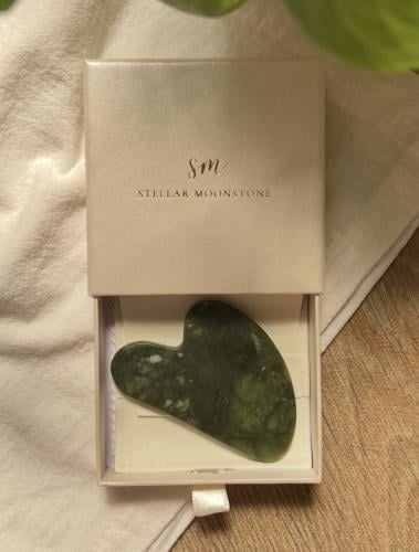 جواشا اليشم الأخضر (Jade Gua Sha