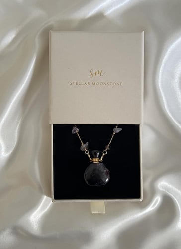 قلادة حجر الجمشت( amethyst)