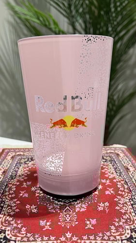 كوب ريد بول الوردي المضيء - إضاءة ساحرة لمحبي مشرو...