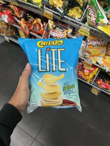شيبس شيتاتو لايت بنكهة السلمون ترياكي | Chitato Li...