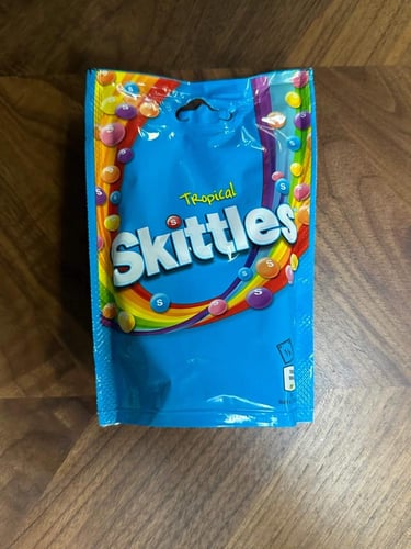 حلوى سكيتلز فواكه استوائية 136 جم Skittles Tropica...