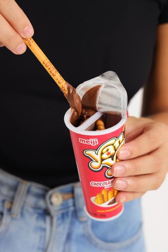 يان يان عيدان بسكويت بالشوكولاتة — 10 × 50 جم | Ya...