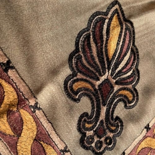 شماغ مطرز منوع