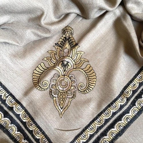 شماغ مطرز منوع