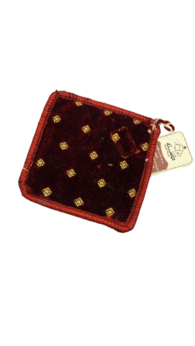 بيز عنابي كشته للرحلات بتصميم أنيق ومتين