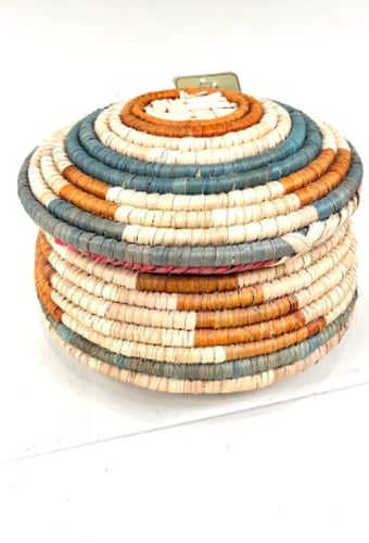 خوص دائري مع غطاء