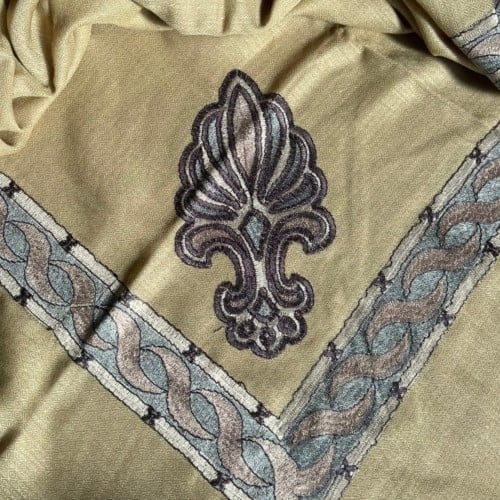 شماغ مطرز منوع