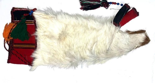 زينة جلد ماعز تراثي