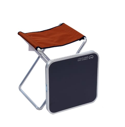 مقعد قماش وطاولة