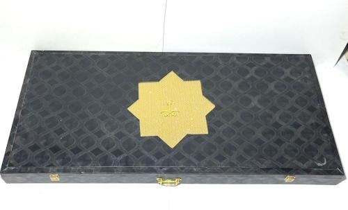 علبة سيف + بشت +عطر