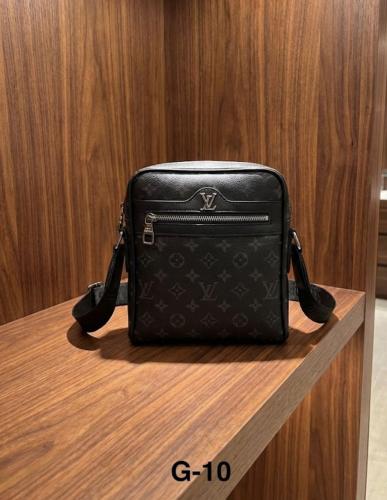 LouisVuitton شنطة باوتش اسود