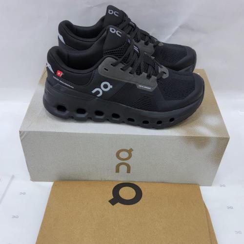 On running Swiss اون راننق اسود