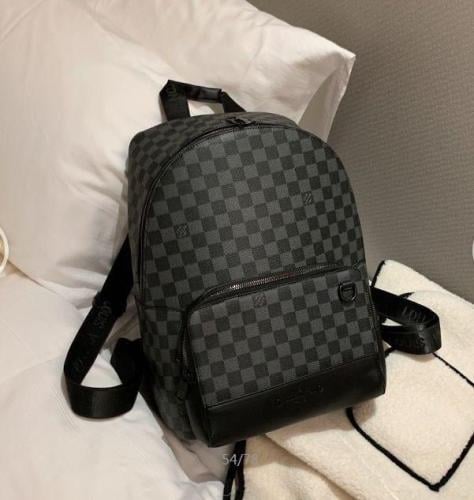 Louis Vuitton شنطة اسود