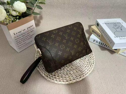 LouisVuitton شنطة باوتش بني