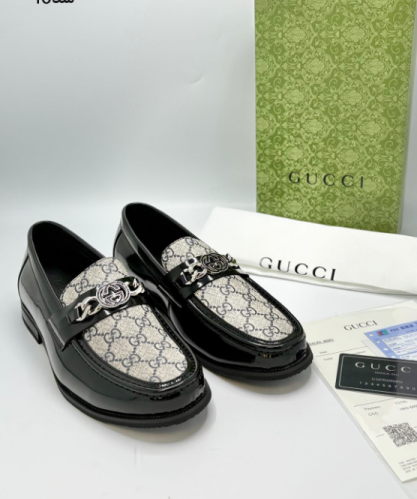 Gucci Jacquard Loafers بيج مع اسود