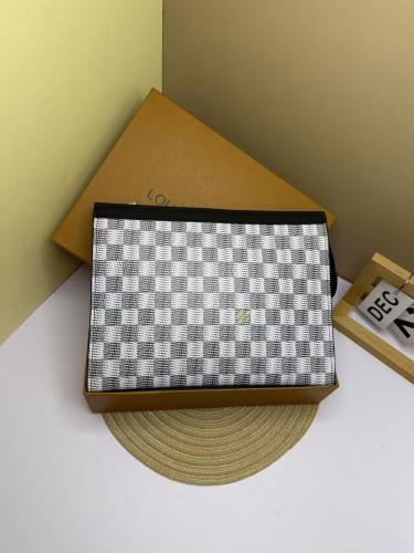 Pouche bag شنط باوتش رجالية LV