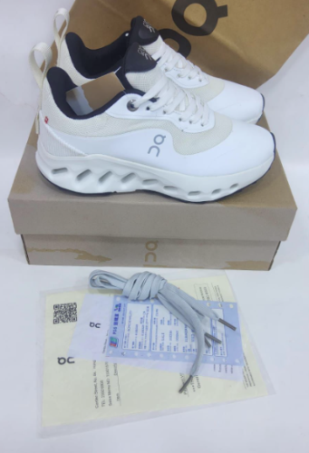 On running LOEWE 2 Cloudlit ابيض