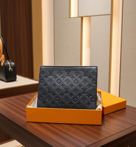 Pouche bag باوتش LV