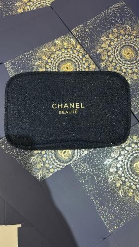 شنطة مكياج من شانيل