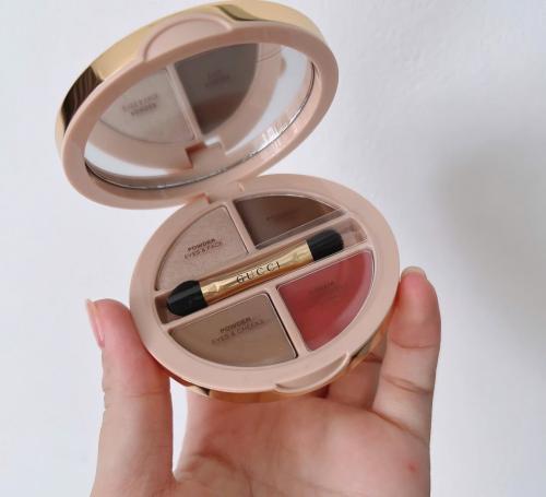 ظلال عيون فاخر من قوتشي