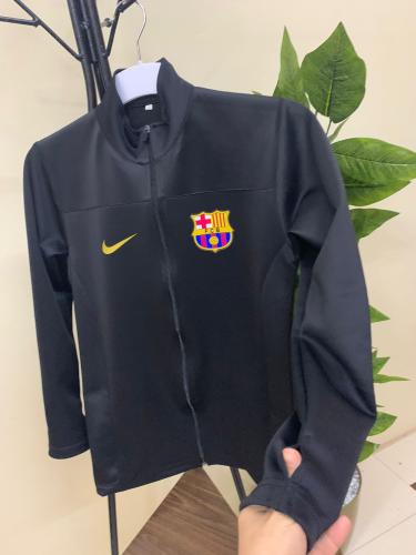 جاكيت برشلونه الاسود بفتحة الإبهام