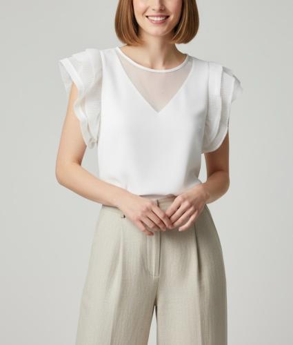 توب أسود بأكمام كشكش وشبك علوي