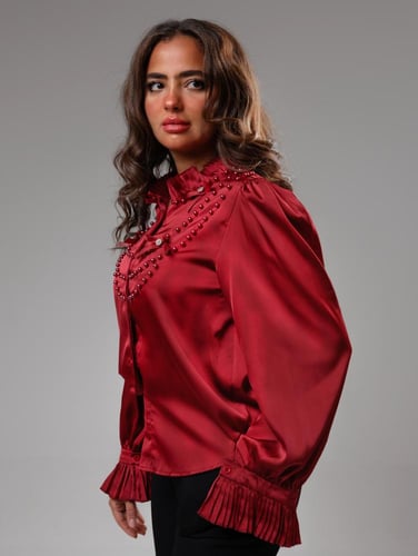 بلوزة ساتان بلون عنّابي فاخر