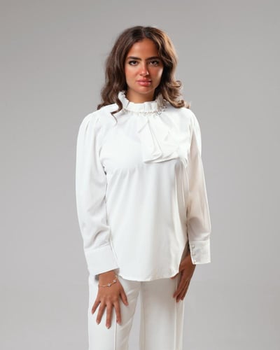 بلوزة ستان السحر الأسود