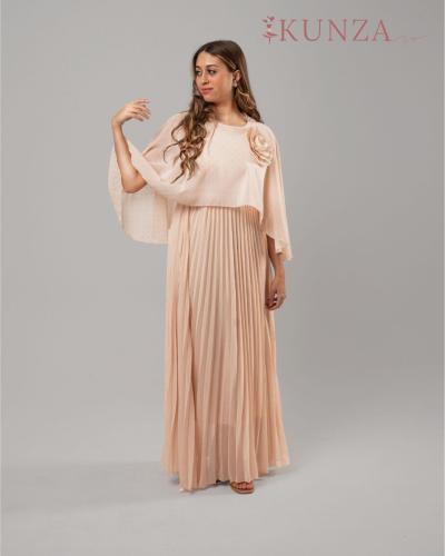 فستان سهرة شيفون بطيات وزهرة جانبية