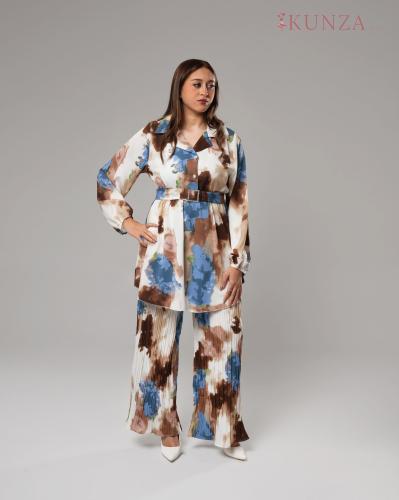 طقم قميص وبنطال واسع بنقشة فنية