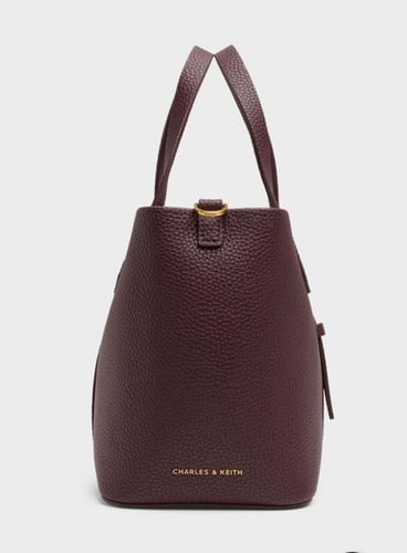 حقيبة دلو جلد نسائية بمقبض مزدوج وحزام أنيق