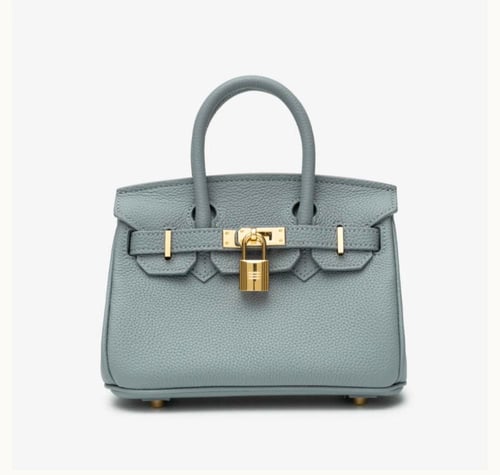 حقيبة يد سوداء عملية