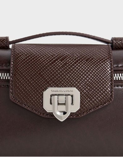 حقيبة يد نسائية صغيرة بمقبض علوي تصميم فاخر