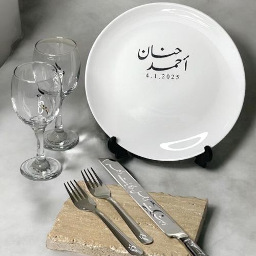 طقم كيك العرسان الفاخر – صحن سيراميك + كاسات زجاج...