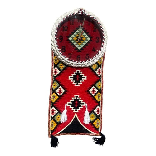 ساعة جدارية تراثية بتصميم السدو – لمسة من الأصالة...