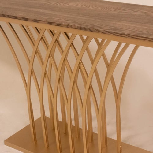 كونسول حديد وسطح خشبي