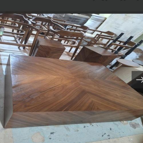 طاولة مع ٢جانبه