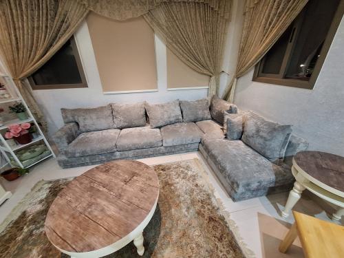 كنب صالة بتصميم جميل