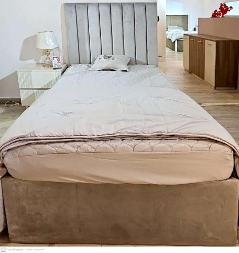غرفة نوم خشب تايلندي (سرير+دولاب+تسريحة +2 كمدينة)