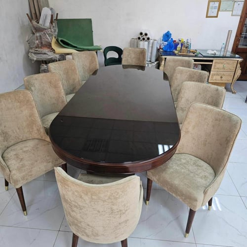 طاوله طعام مع ١٠كرسي